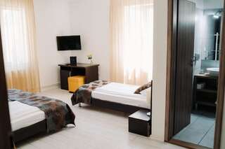 Отели типа «постель и завтрак» Vila Anca Сибиу Трехместный номер с собственной ванной комнатой-7
