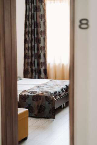 Отели типа «постель и завтрак» Vila Anca Сибиу Двухместный номер с 2 отдельными кроватями и собственной ванной комнатой-1